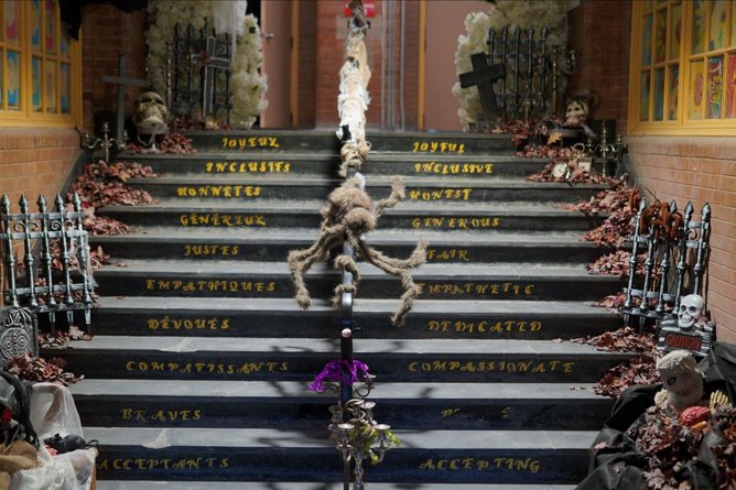 School steps decorated for Halloween